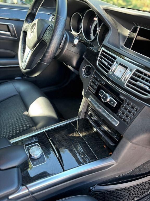 Schwarz Gebraucht 2013 Mercedes E300 Kombi | 16.500 € (Etwas zu teuer) - Bild 1/4