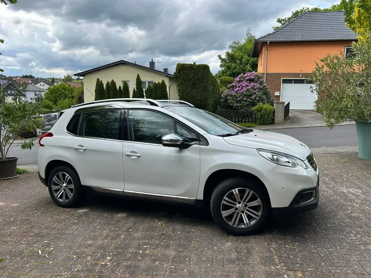 Gebraucht Peugeot 2008 Allure 131 PS (96 kW) 2016 Weiß SUV