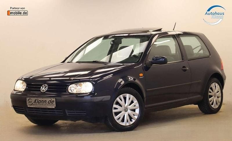 Gebraucht VW Golf IV 75 PS (55 kW) 1998 Atlantikblau Kleinwagen