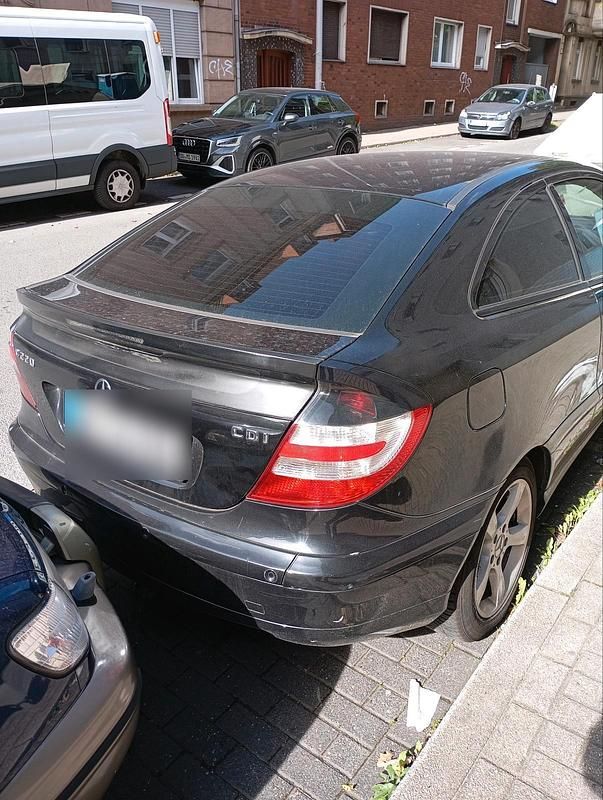 Schwarz Gebraucht 2007 Mercedes C220 Coupé | 2.500 € (Fairer Preis) - Bild 1/4