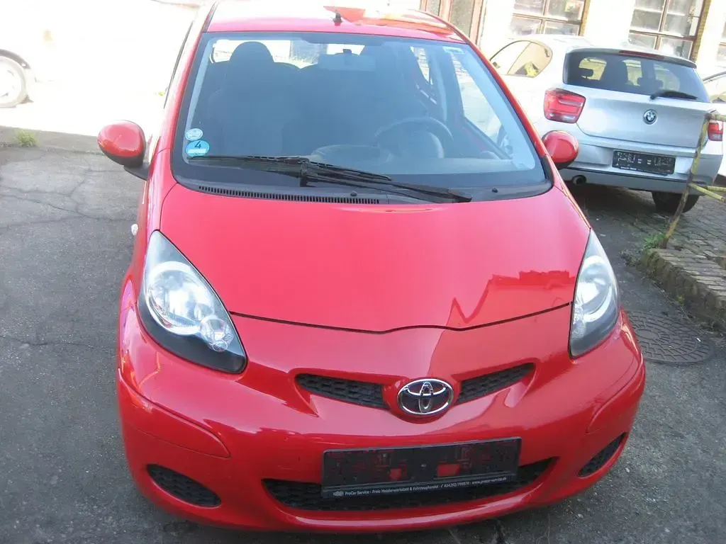 Gebraucht Toyota Aygo Cool 68 PS (50 kW) 2010 Rot Kleinwagen