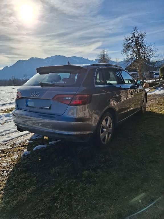 Grau Gebraucht 2015 Audi A3 Ambition Limousine | 11.900 € (Superpreis) - Bild 1/4