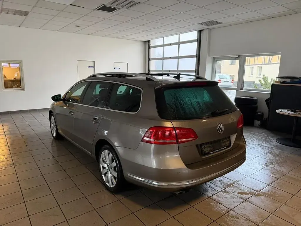 Usata VW Passat Highline 170 CV (125 kW) 2011 Marrone Station wagon