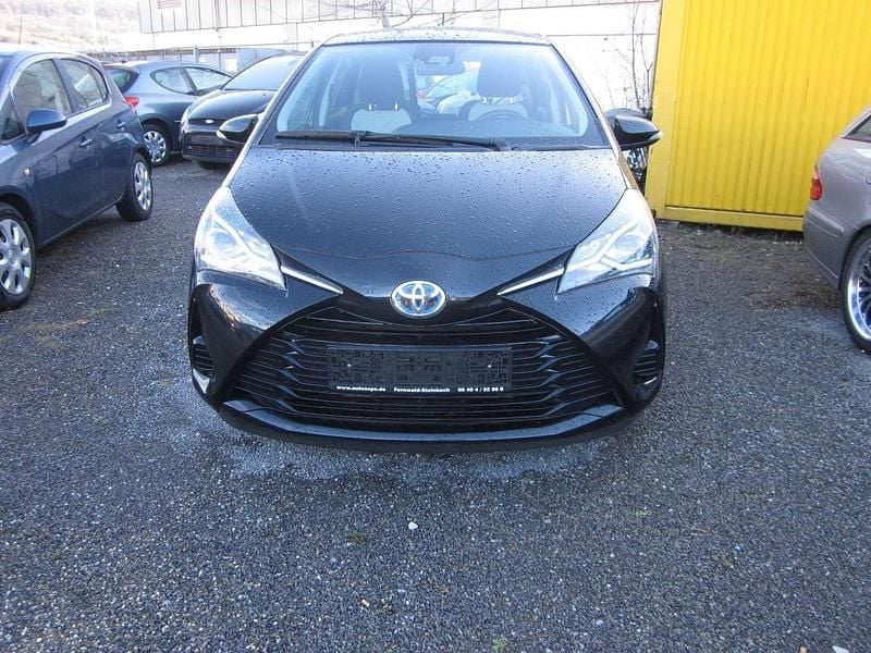 Black mica / ink Gebraucht 2019 Toyota Yaris Hybrid Kleinwagen | 13.950 € (Guter Preis) - Bild 1/4