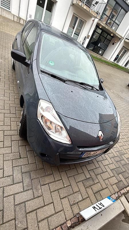 Blau Gebraucht 2012 Renault Clio IV Limousine | 3.200 € (Superpreis) - Bild 1/4