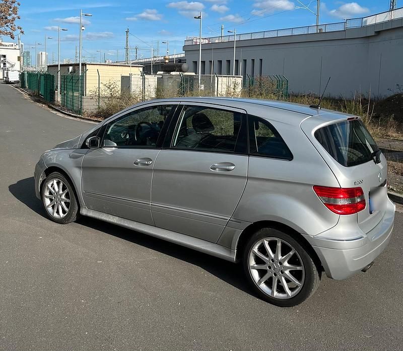 Gebraucht Mercedes E200 193 PS (141 kW) 2007 Silber Limousine