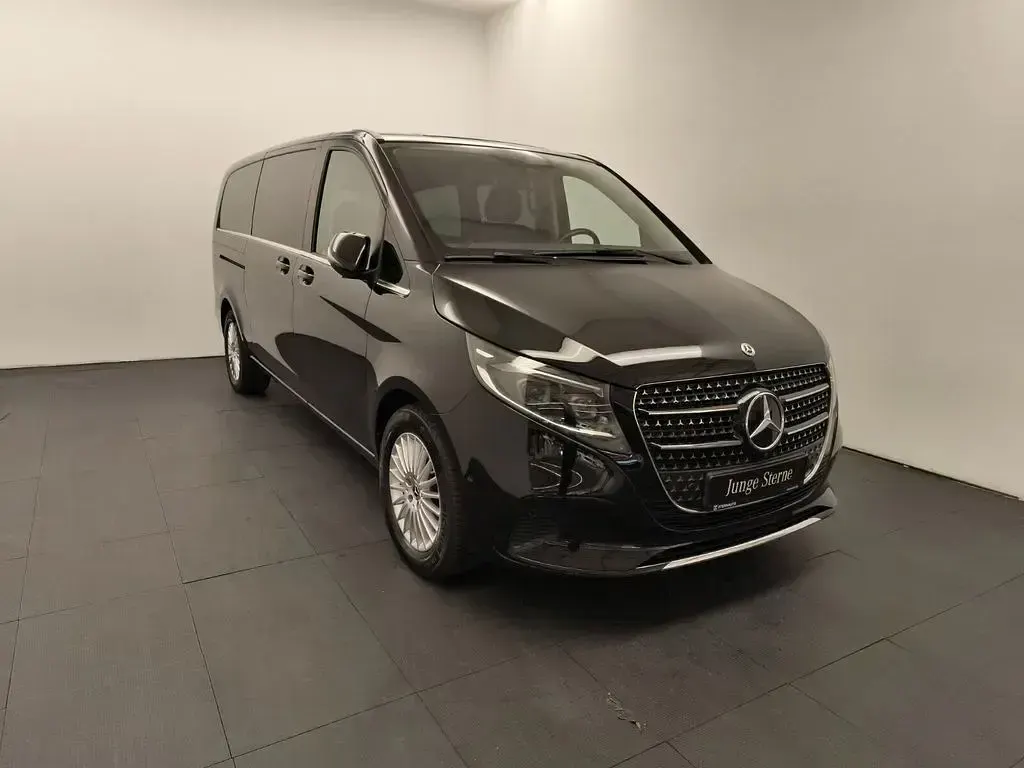 Gebraucht Mercedes V300 237 PS (174 kW) 2025 Obsidianschwarz metallic Van / Kleinbus