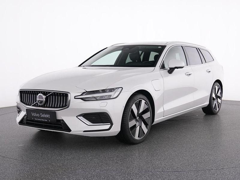 Weiß crystal white pearl / met Gebraucht 2025 Volvo V60 Plus Kombi | 42.950 € (Guter Preis) - Bild 1/4