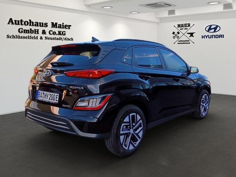 Gebraucht Hyundai Kona Advantage 100 kW (136 PS) 2023 Phantom black / mic SUV