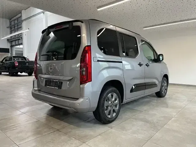 Neu Opel Combo 131 PS (96 kW) 2026 Silber Van / Kleinbus