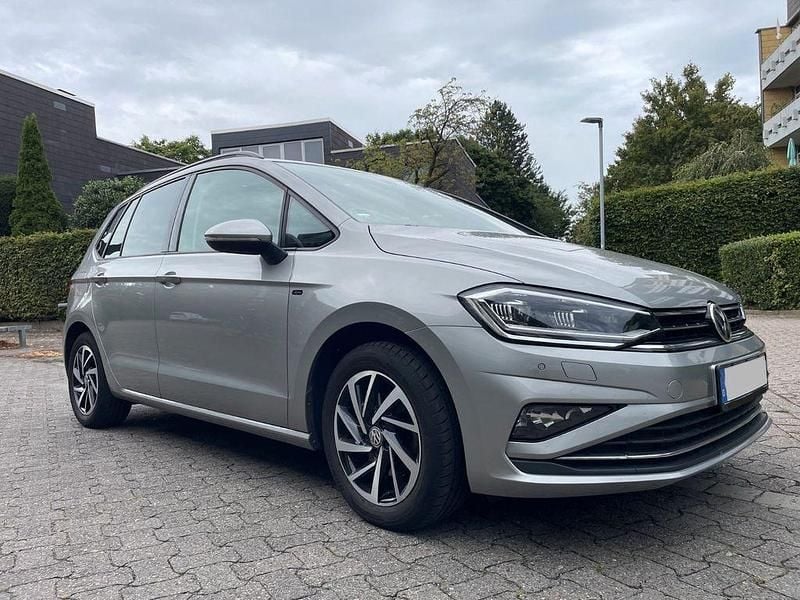 Silber Gebraucht 2018 VW Golf Sportsvan Join Van / Kleinbus | 15.650 € (Guter Preis) - Bild 1/4