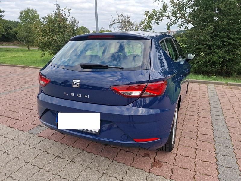 Blau Gebraucht 2018 Seat Leon Limousine | 11.000 € (Fairer Preis) - Bild 1/4