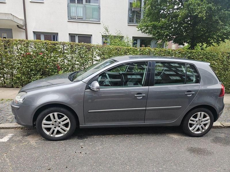 Grau Gebraucht 2008 VW Golf United Limousine | 1.890 € - Bild 1/4