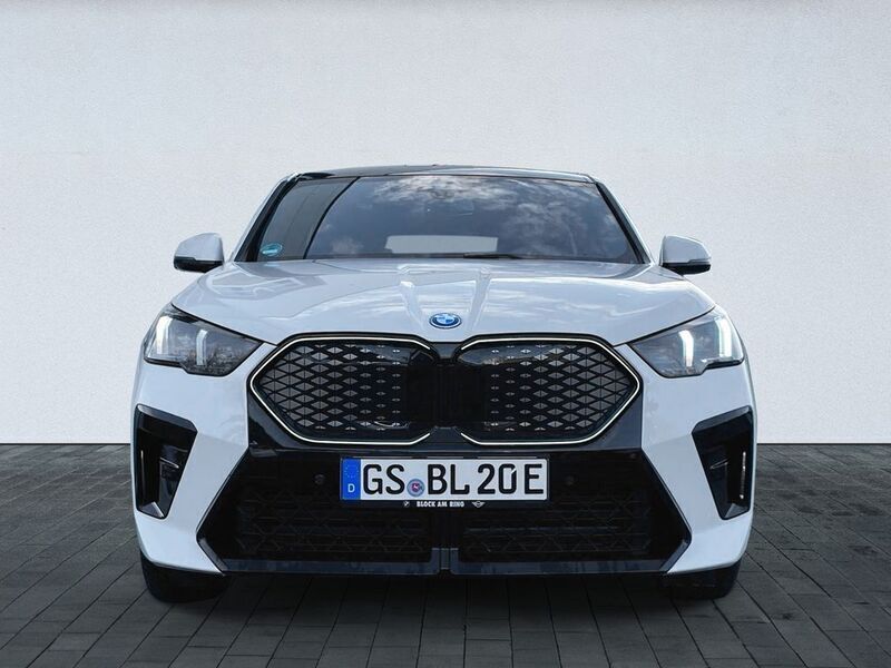Gebraucht BMW iX2 Sport Line 150 kW (204 PS) 2025 Weiß SUV