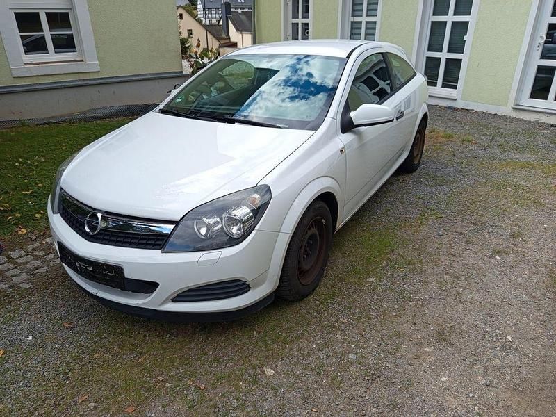 Weiß Gebraucht 2009 Opel Astra GTC Selection Limousine | 1.200 € (Superpreis) - Bild 1/4