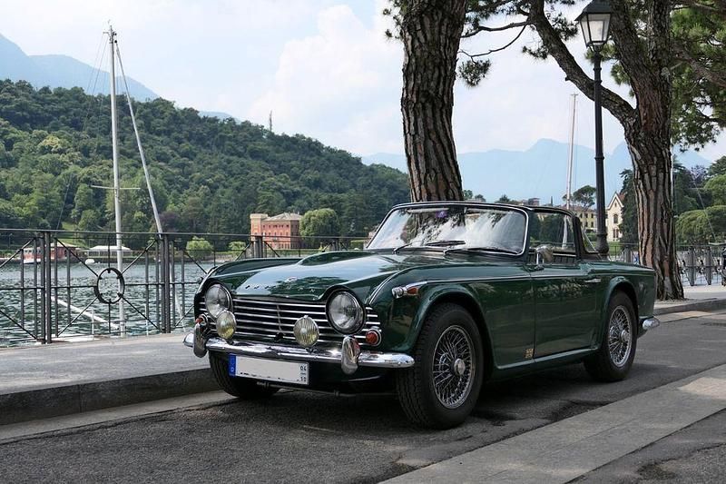 Grün Gebraucht 1967 Triumph TR4 Cabrio | 32.800 € - Bild 1/4