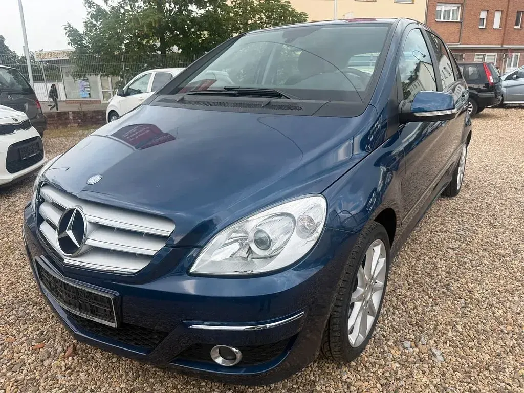Gebraucht Mercedes B180 116 PS (85 kW) 2010 Blau Van / Kleinbus
