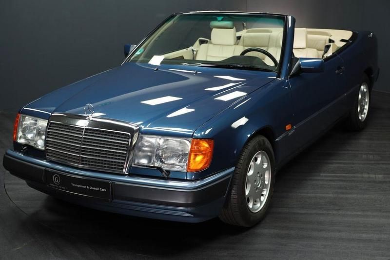 Gebraucht Mercedes E300 220 PS (161 kW) 1993 Blau Cabrio