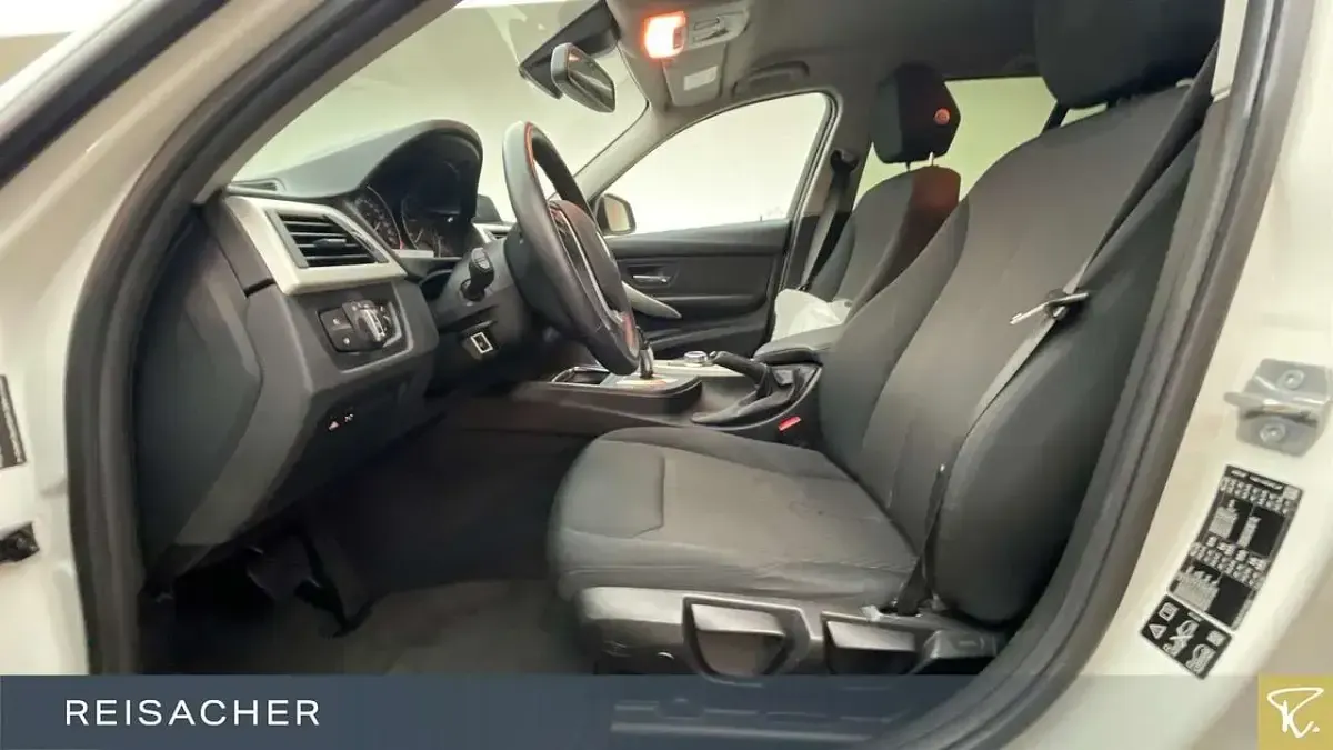 Gebraucht BMW 320 184 PS (135 kW) 2019 Weiß Limousine