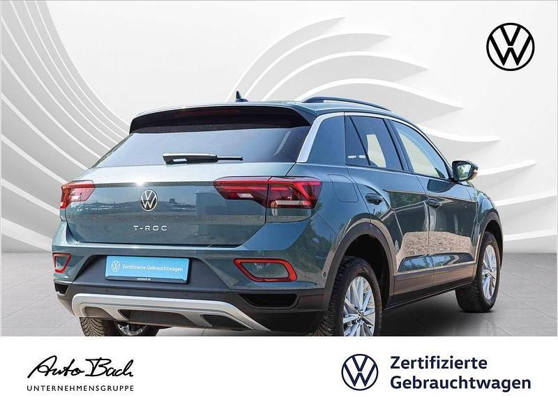 Gebraucht VW T-Roc Life 116 PS (85 kW) 2024 Petroleum blue metallic SUV