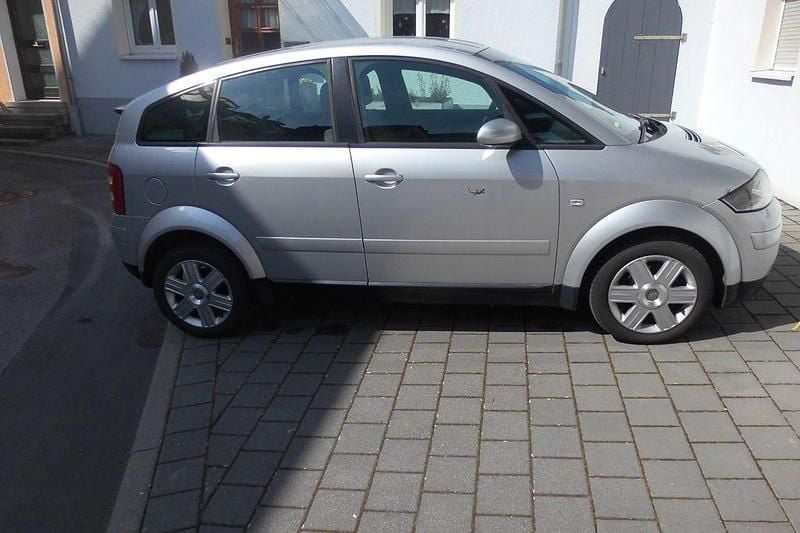 Second-hand Audi A2 75 CP (55 kW) 2001 Argintiu Hatchback