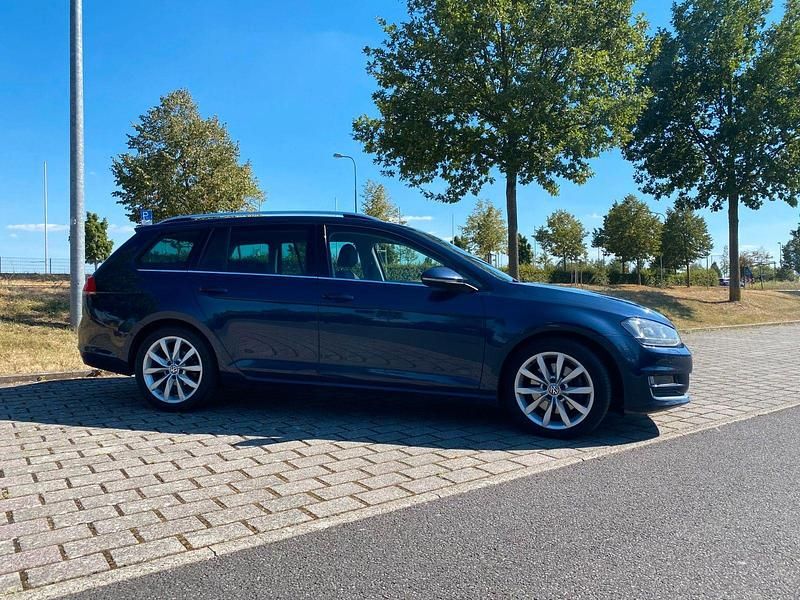 Gebraucht VW Golf VII Highline 150 PS (110 kW) 2014 Blau Kombi