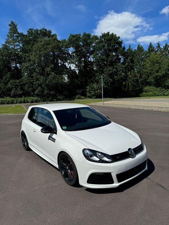 Weiß Gebraucht 2011 VW Golf VI R Limousine | 13.900 € - Bild 1/4