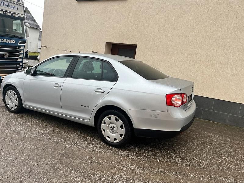 Gebraucht VW Jetta 122 PS (89 kW) 2008 Silber Limousine