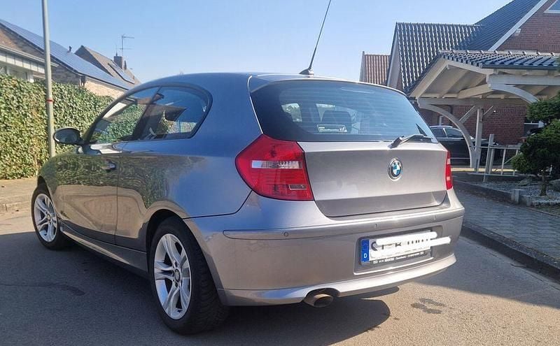 Gebraucht BMW 116 116 PS (85 kW) 2010 Schwarz Kleinwagen