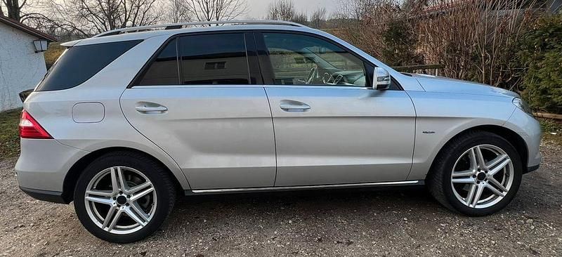 Gebraucht Mercedes ML350 258 PS (189 kW) 2012 Grau SUV