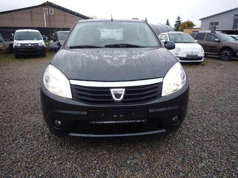 Grau Gebraucht 2009 Dacia Sandero Lauréate Kleinwagen | 2.700 € - Bild 1/4