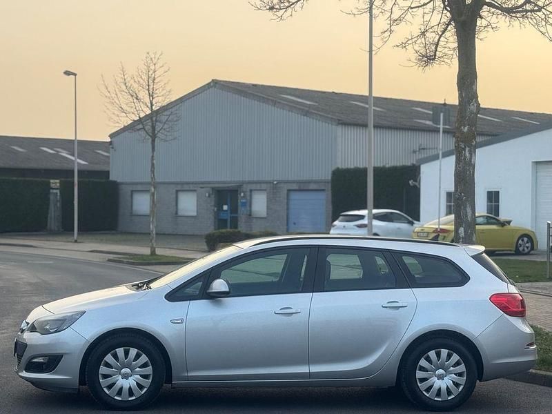 Gebraucht Opel Astra Edition 110 PS (80 kW) 2014 Silber Kombi