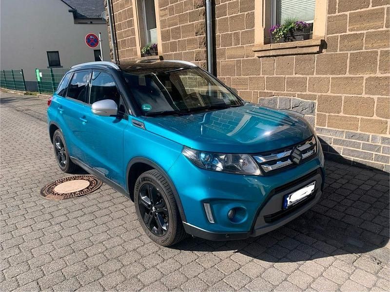Grün Gebraucht 2017 Suzuki Vitara Comfort+ SUV | 10.900 € (Fairer Preis) - Bild 1/4