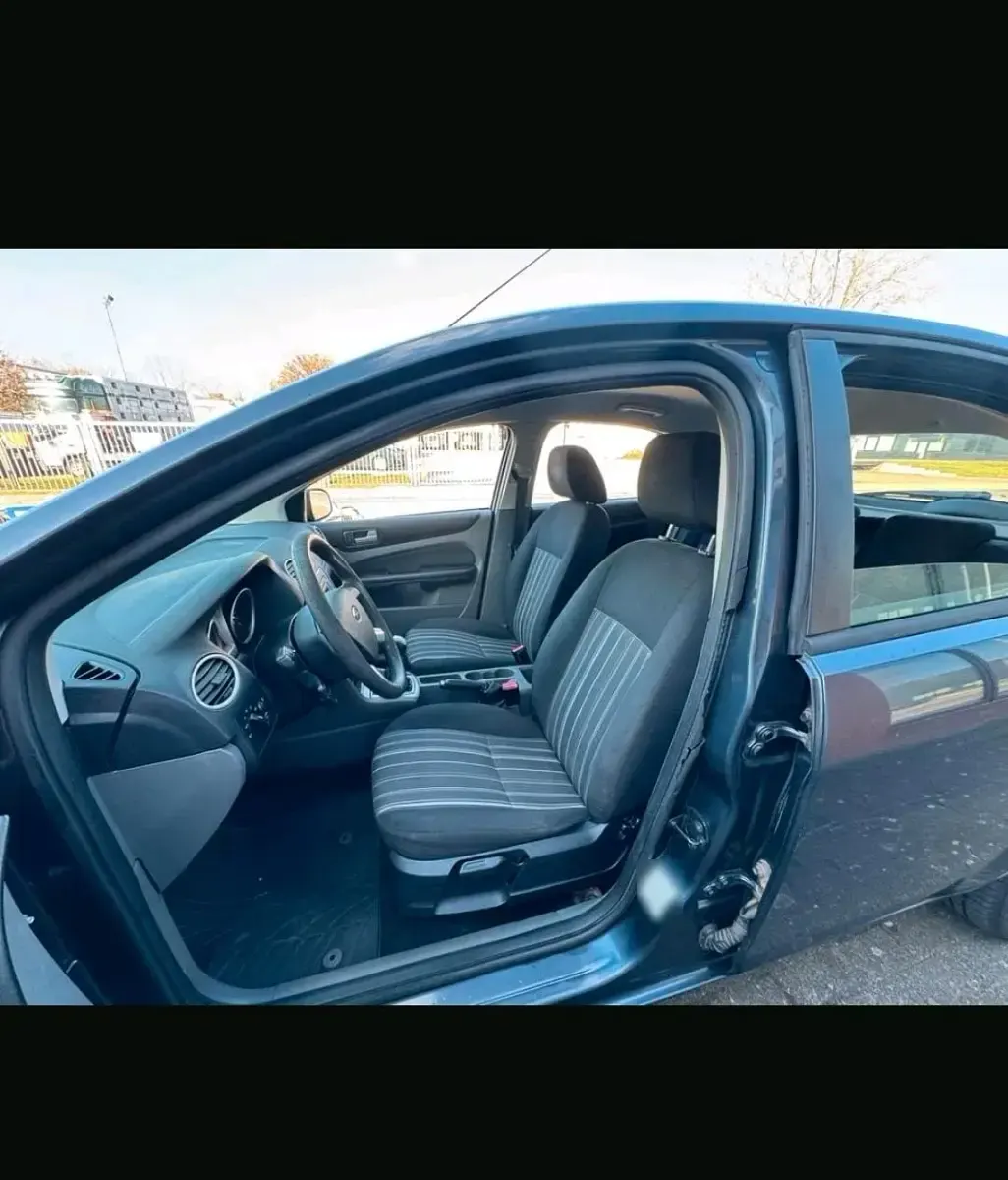 Gebraucht Ford Focus Style 101 PS (74 kW) 2010 Limousine