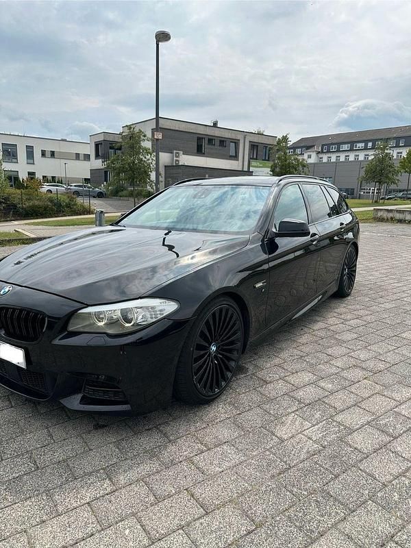 Schwarz Gebraucht 2011 BMW 535 M Sport Kombi | 14.500 € - Bild 1/4