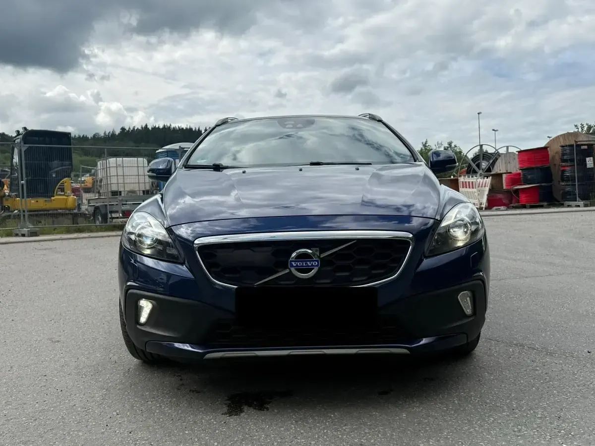 Gebraucht Volvo V40 Ocean Race 190 PS (139 kW) 2014 Blau Limousine