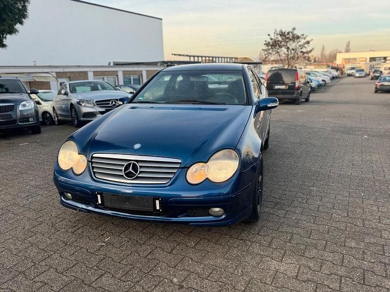 Blau Gebraucht 2003 Mercedes E200 Kombi | 3.999 € (Guter Preis) - Bild 1/4