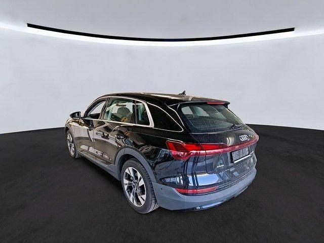 Gebraucht Audi e-tron Ambiente 300 kW (408 PS) 2023 Brillantschwarz SUV