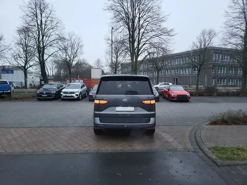 Second-hand VW Multivan Life 218 CP (160 kW) 2021 Gri Monovolum