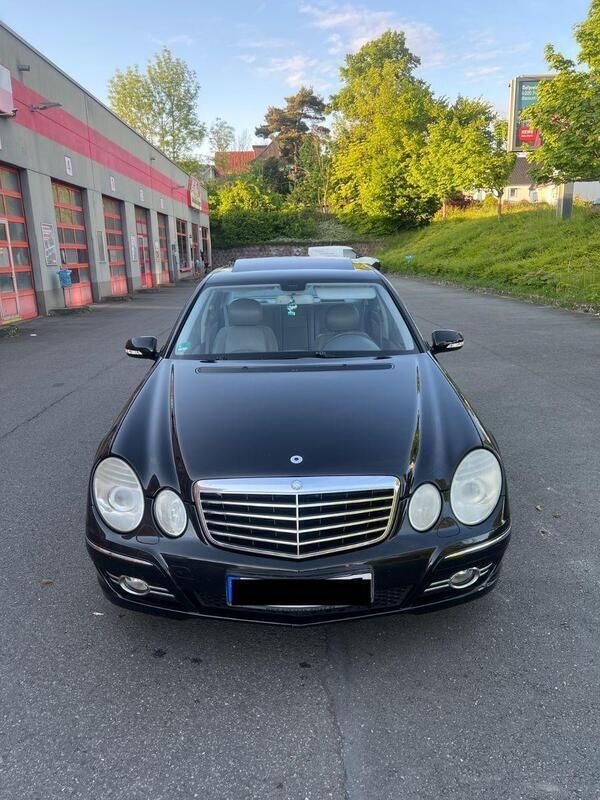 Schwarz Gebraucht 2007 Mercedes E320 Avantgarde Limousine | 4.000 € (Superpreis) - Bild 1/4