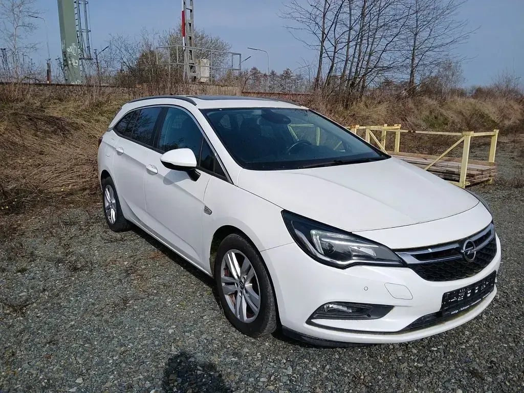 Usado Opel Astra Business 110 HP (80 kW) 2018 Branco Carrinha
