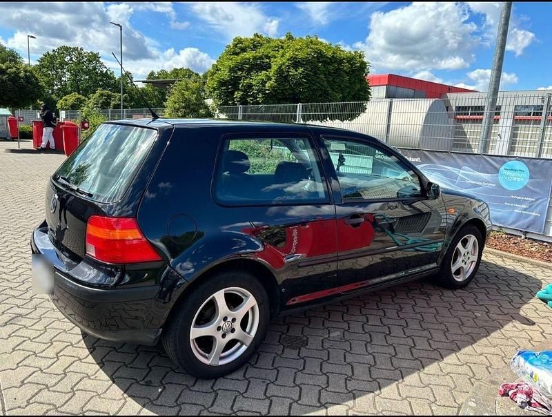 Gebraucht VW Golf IV 105 PS (77 kW) 2002 Schwarz Kleinwagen