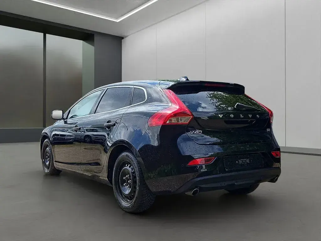 Gebraucht Volvo V40 Momentum 150 PS (110 kW) 2013 Schwarz / black solid stone Kombi