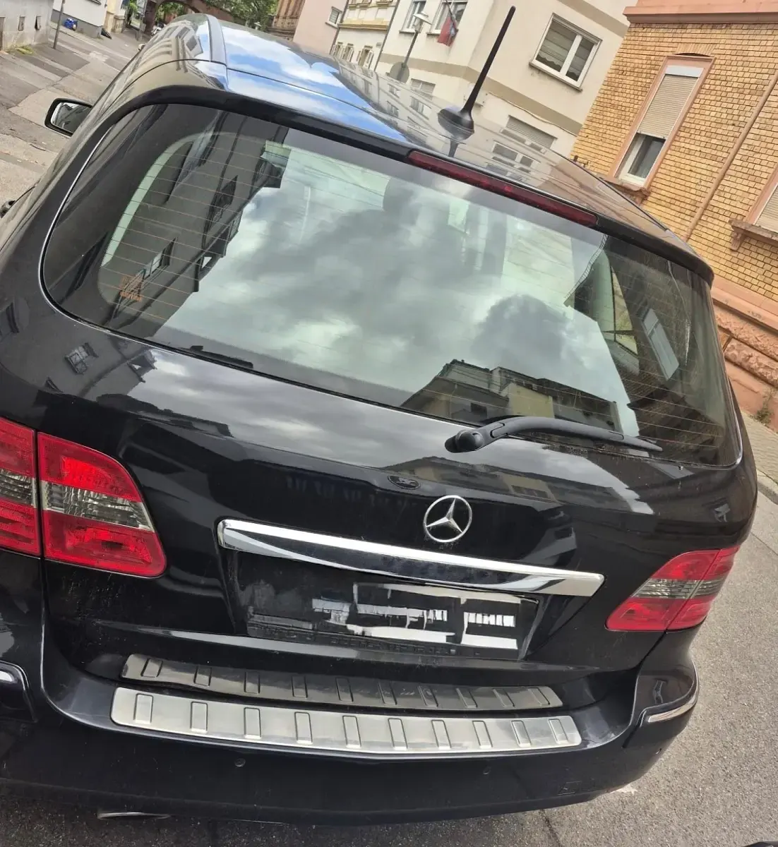 Gebraucht Mercedes B180 116 PS (85 kW) 2011 Schwarz Kleinwagen