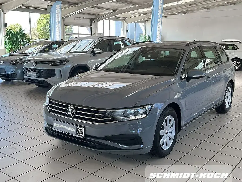 Gebraucht VW Passat Conceptline 150 PS (110 kW) 2023 Mondsteingrau (grau) Kombi