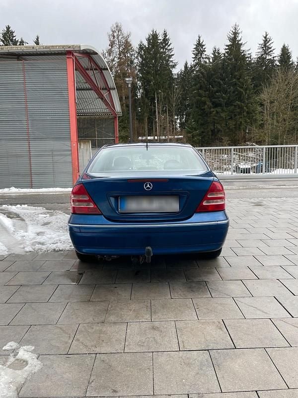Second-hand Mercedes C220 146 CP (107 kW) 2005 Albastru Berlinǎ