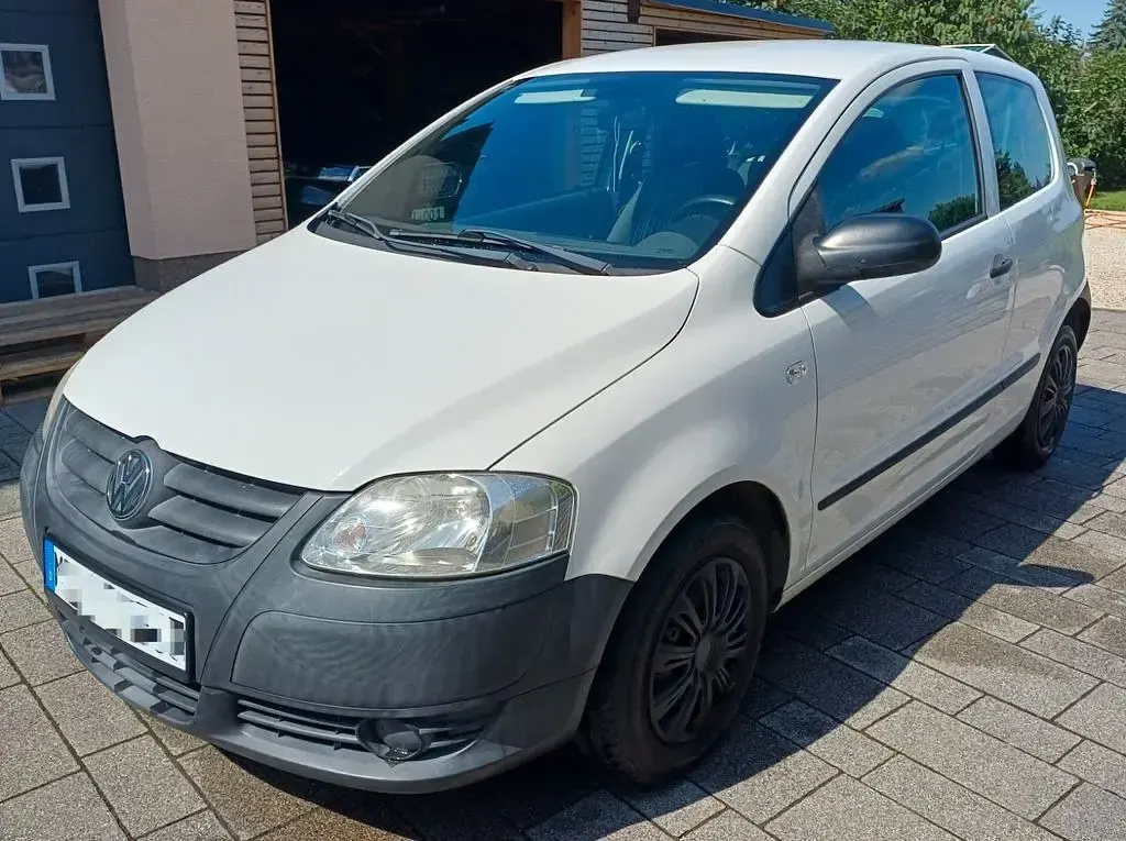 Gebraucht VW Fox Basis 60 PS (44 kW) 2011 Weiß Kleinwagen