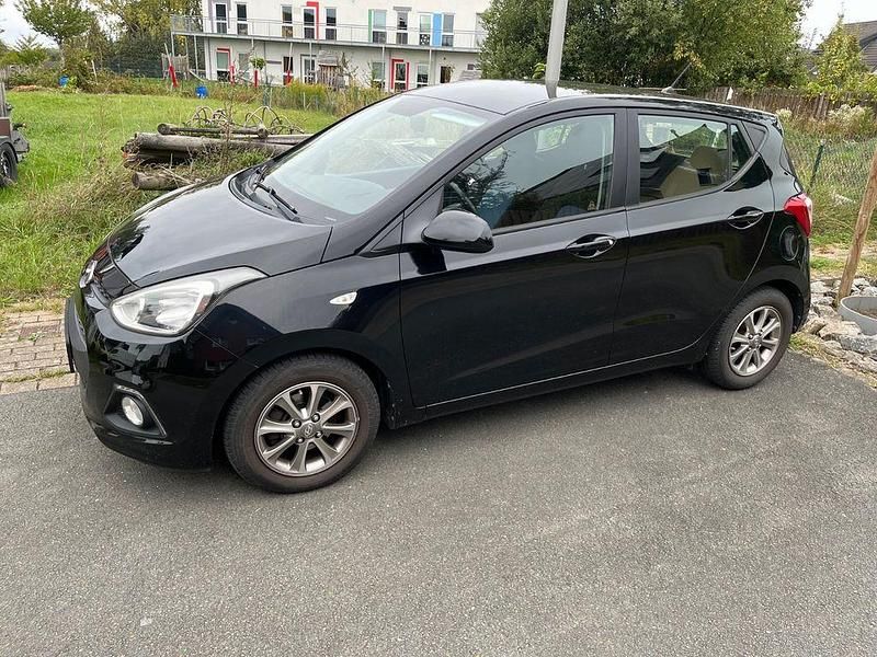 Schwarz Gebraucht 2016 Hyundai i10 YES! Silver Kleinwagen | 6.900 € (Guter Preis) - Bild 1/4