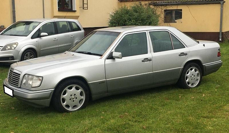 Gebraucht Mercedes E280 197 PS (144 kW) 1993 Silber Limousine