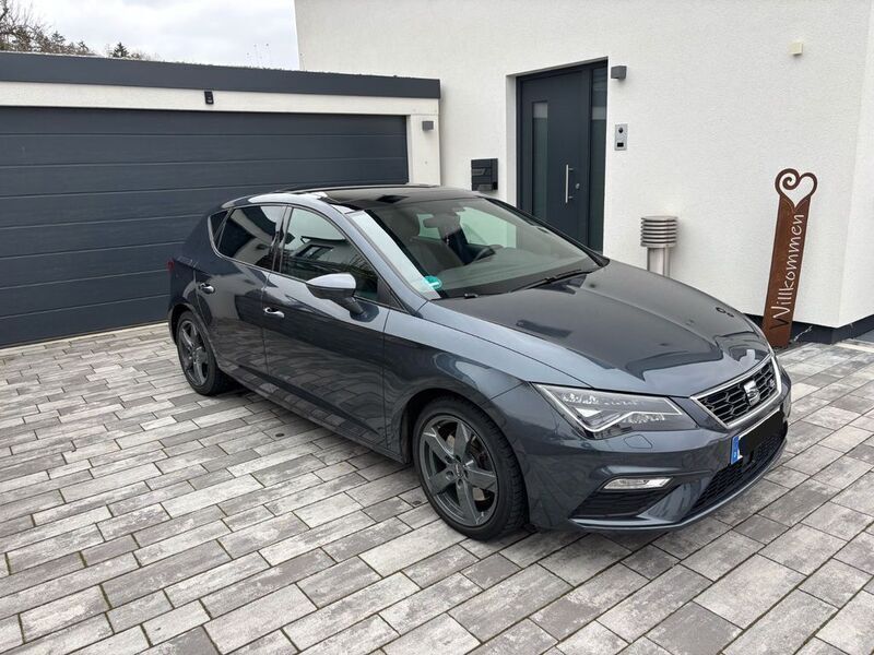 Grau Gebraucht 2019 Seat Leon FR Limousine | 20.299 € (Fairer Preis) - Bild 1/4